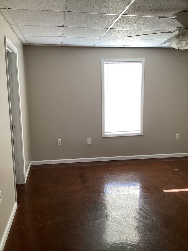 Building Photo - 135 Eureka Dr