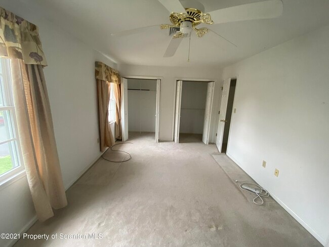 Building Photo - 32 Briarwood Way