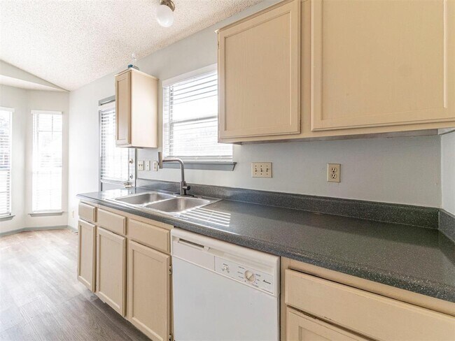 Building Photo - 9624 Sugar Hill Dr