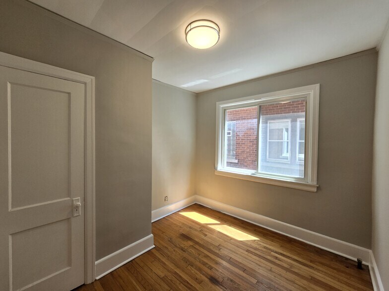 Building Photo - 1096 Beaconsfield Ave