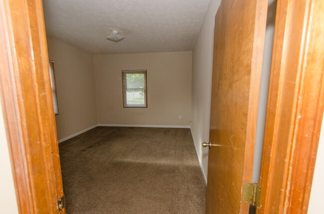 Building Photo - 4 bedroom, 1 bath home: Available July 2026!