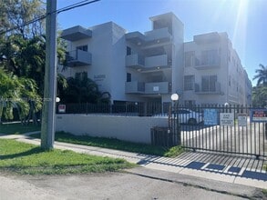 Building Photo - 13655 NE 3rd Ct