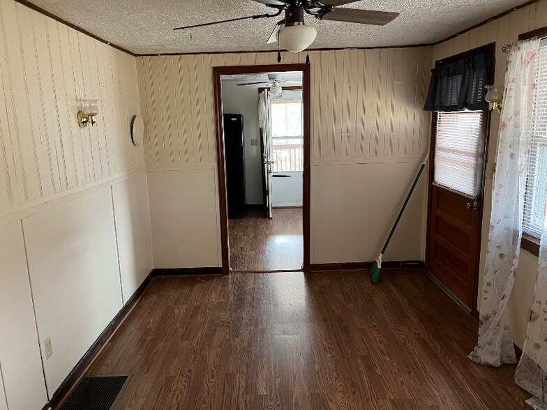 Building Photo - 550 Hopkins Rd