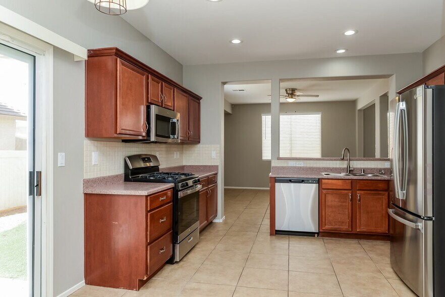 Building Photo - 6855 Relic St