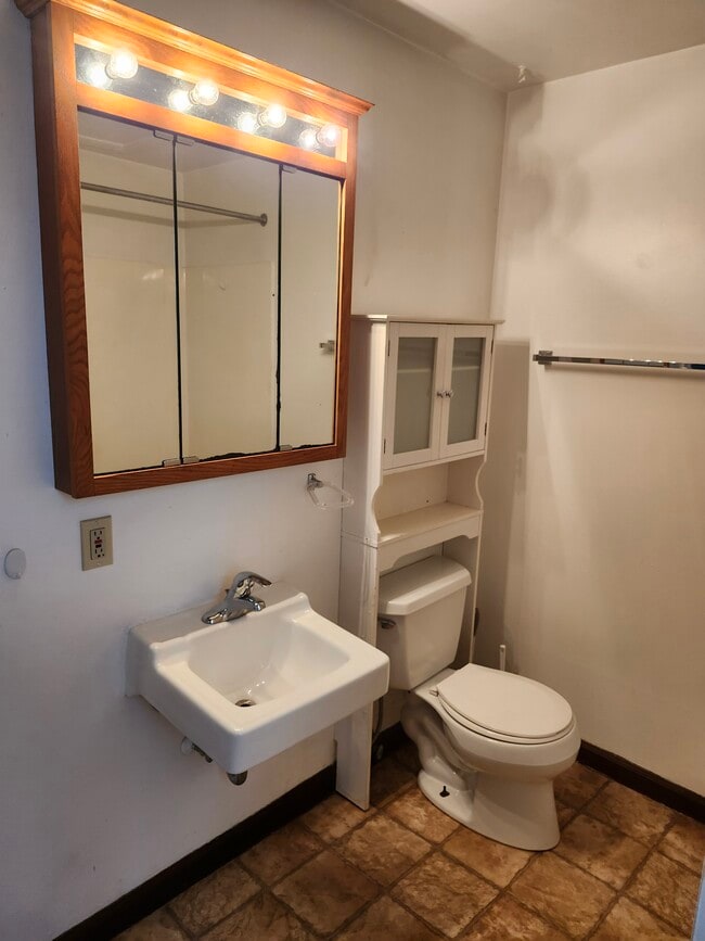 Bathroom - 130 Loomis St