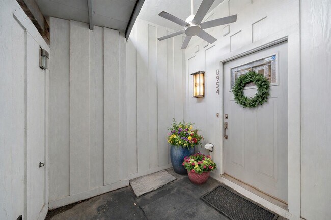 Building Photo - 8954 Chatsworth Dr