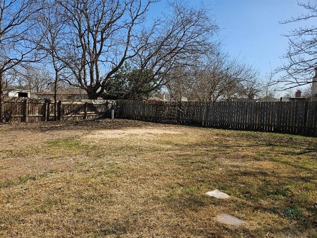 Building Photo - 1511 W Mesa Park Dr