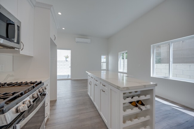 kitchen - 2611 Hyperion Ave