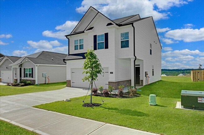 Building Photo - MOVE IN READY