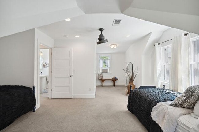 Building Photo - 828 Kirkwood Ave