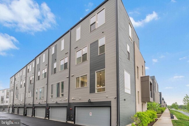 Building Photo - 3212 Evergreen Walk