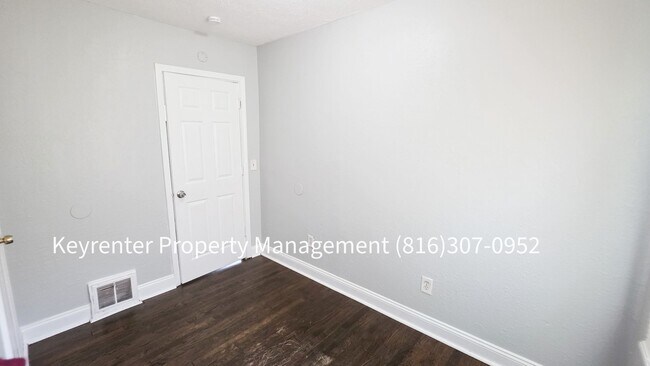 Building Photo - 3 Bed, 1 Bath Home Ready For Move-In!