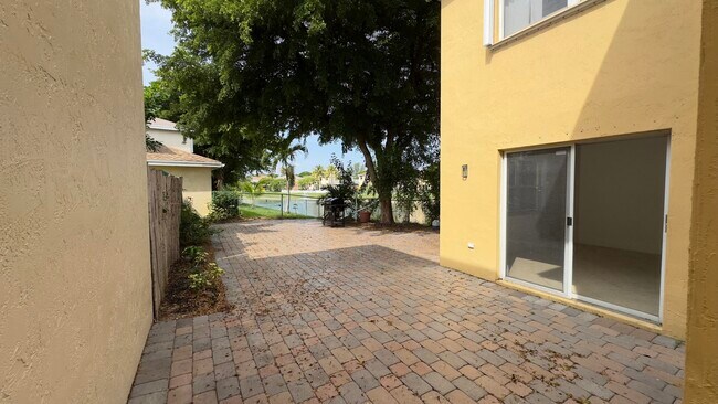 Building Photo - 4068 Eastridge Dr