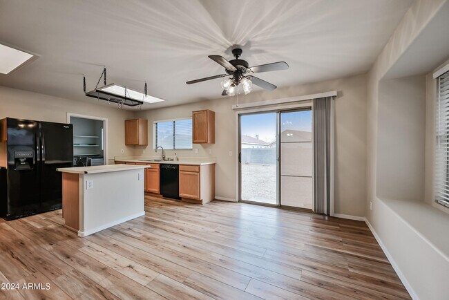 Building Photo - 1015 S Slater Cir