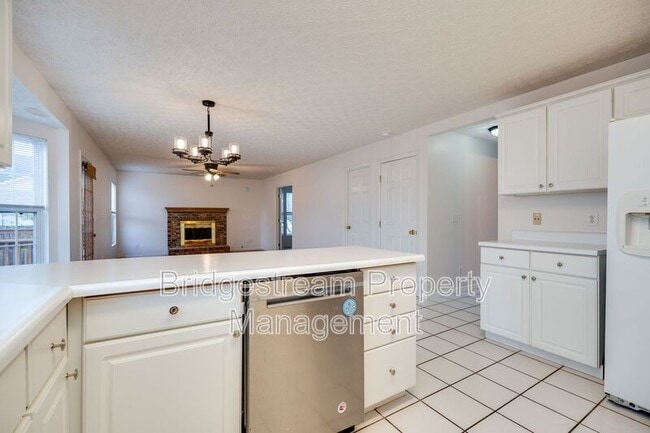 Building Photo - 4448 Forest Ridge Blvd