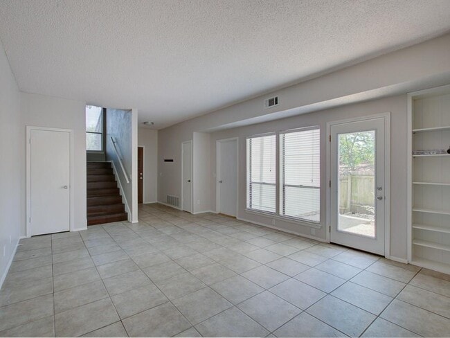Building Photo - 8402 Tallwood Dr