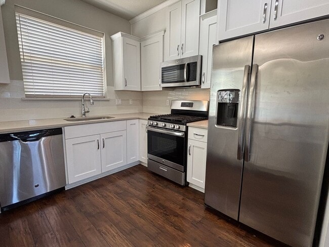 Building Photo - HALF-MONTH FREE!! Modern Townhome Available in Wilsonville