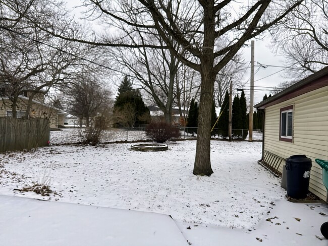 Building Photo - 905 Brentwood Dr