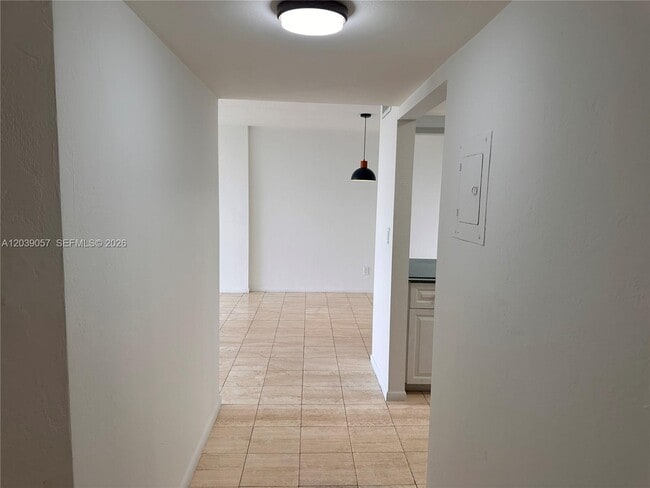 Building Photo - 2715 Tigertail Ave