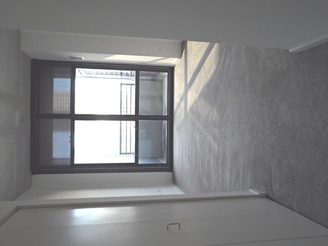 Building Photo - 235 W Van Buren St