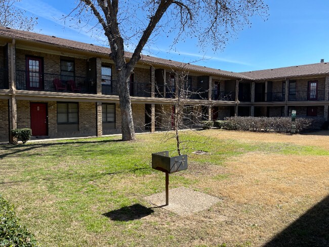 Building Photo - 1226 Baylor Ave