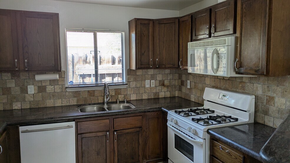 Building Photo - 413 Beech St