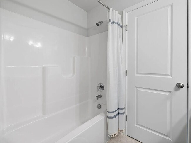 Building Photo - Lease OR Lease to Own