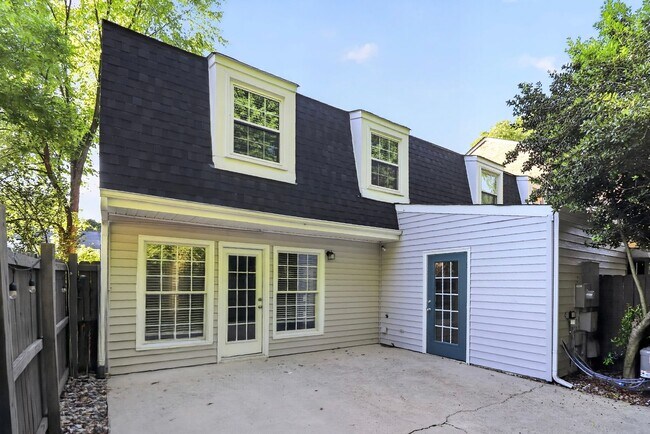Building Photo - 1819 Sabrina Ct