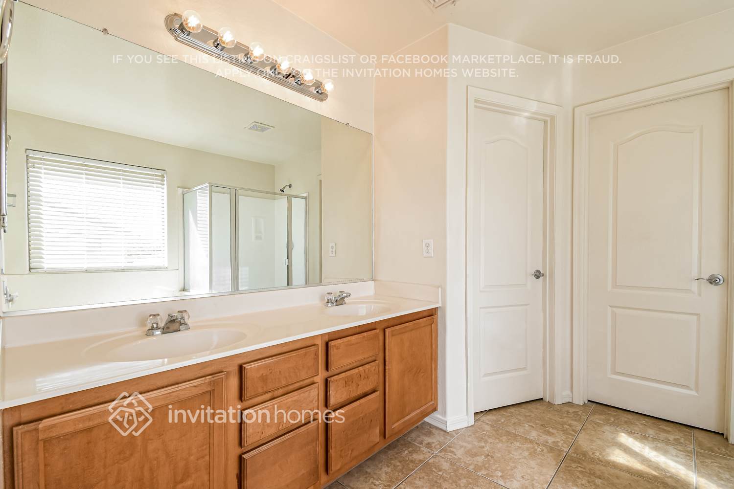 Building Photo - 2005 W Green Tree Dr