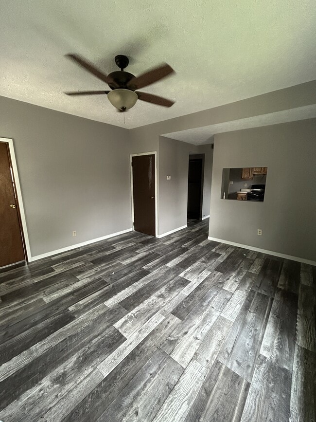 Building Photo - 1030 W 17th St