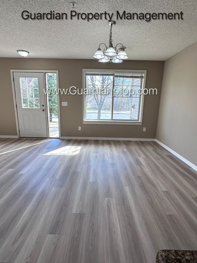 Building Photo - Brooklyn Park End Unit Town Home, Dishwasher, Washer/Dryer, Dedicated Office