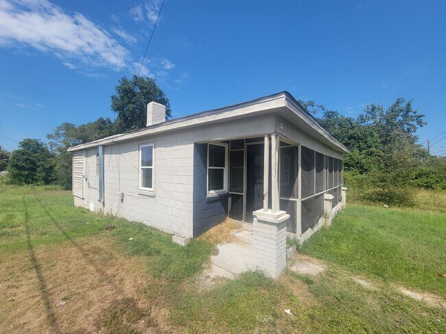 Building Photo - 2133 Grand Blvd