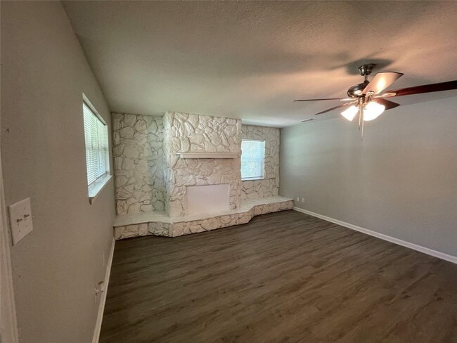 Building Photo - 3 BR/2.5BA | Newly Renovated Single Family Home | 1-Car Covered Parking | Gated backyard
