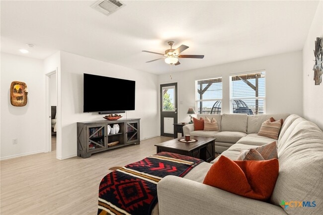 Building Photo - 9129 Navarro Vis
