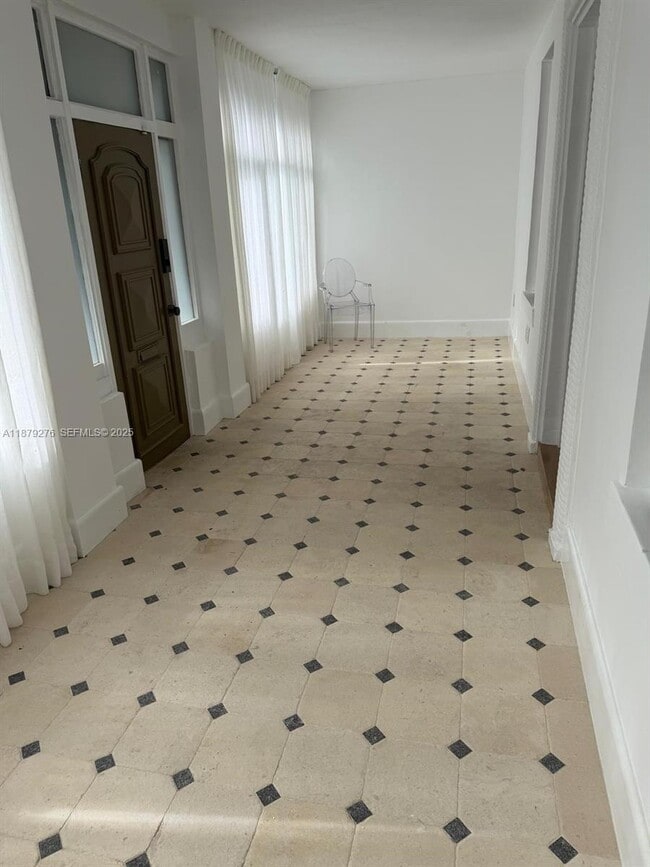 Building Photo - 177 NE 44th St