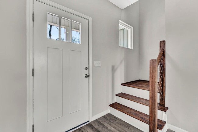 Building Photo - Stunning 4 Bedroom Home in Laurens