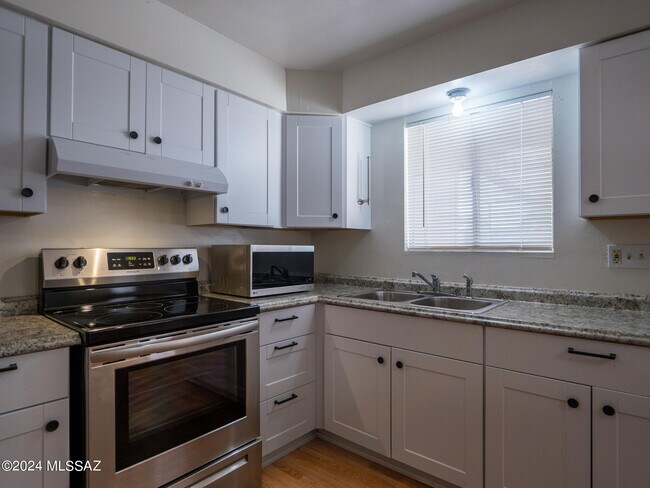 Building Photo - 6570 E Nicaragua Dr