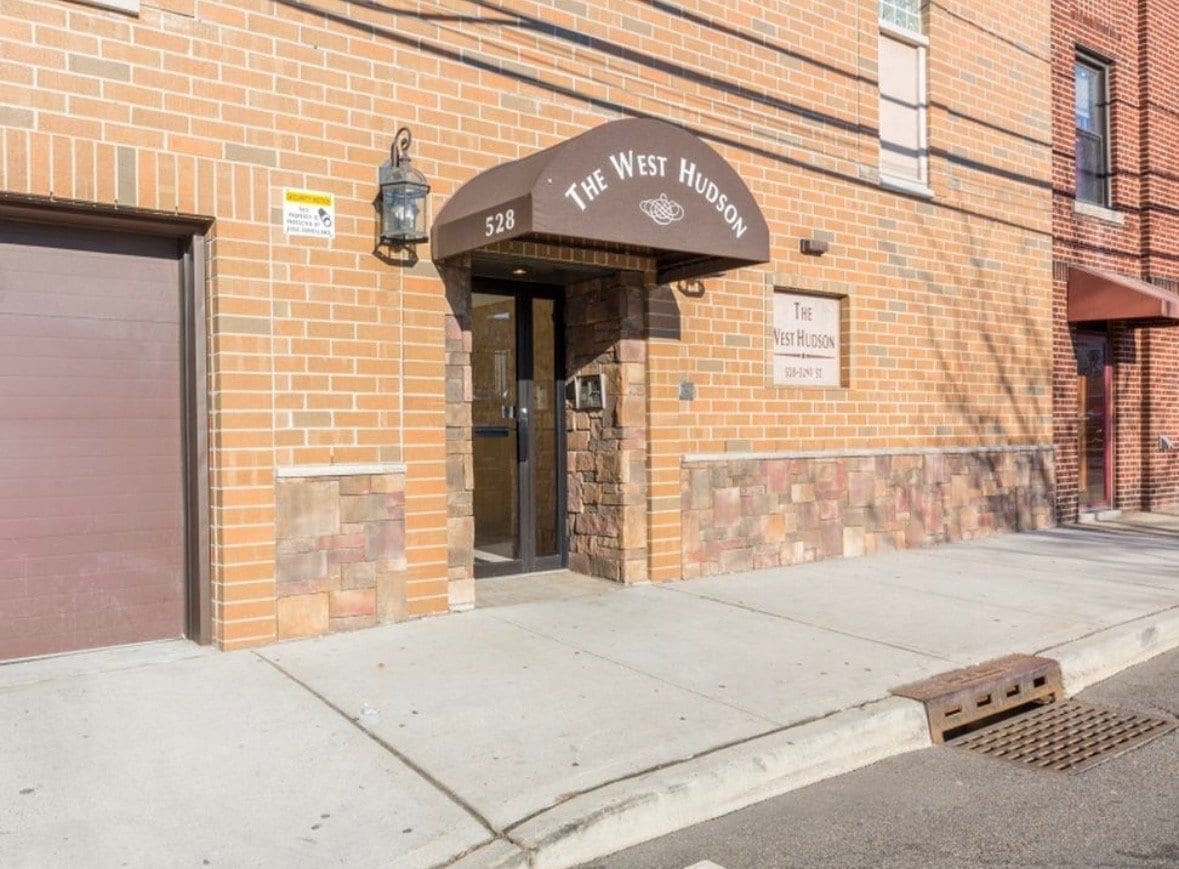 Building Photo - 528 52nd St