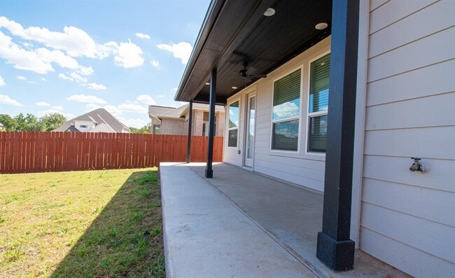 Building Photo - 2305 Banda Bnd