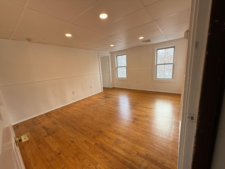 Building Photo - 60 Cliff St