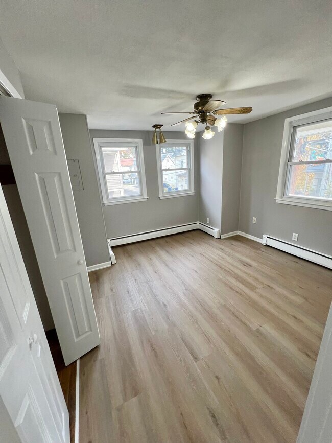 Building Photo - 121 N State St