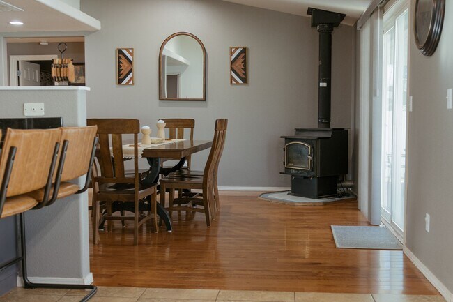 Building Photo - 509 Chelan Ave