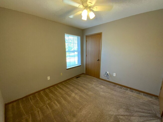 Building Photo - 3566-3568 Prescott Dr