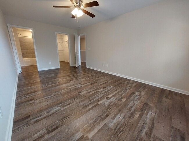 Building Photo - 504 Santa Fe Pike