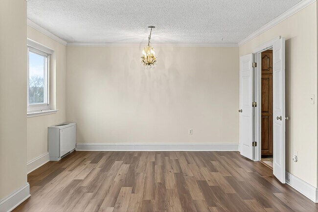 Building Photo - Martha Custis 319_