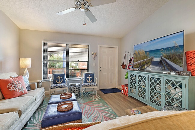Building Photo - 8071 SE Villa Cir