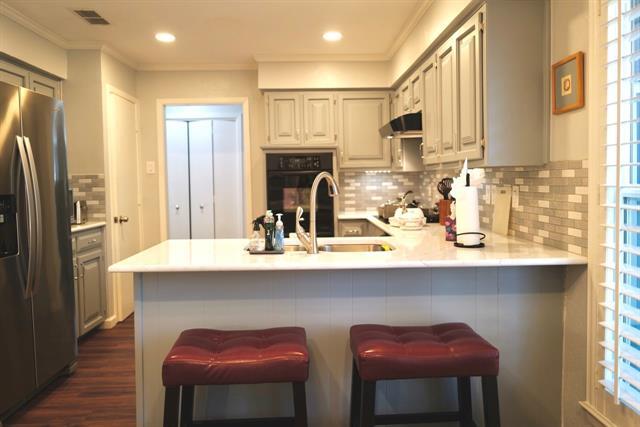 Building Photo - 3000 Townbluff Dr