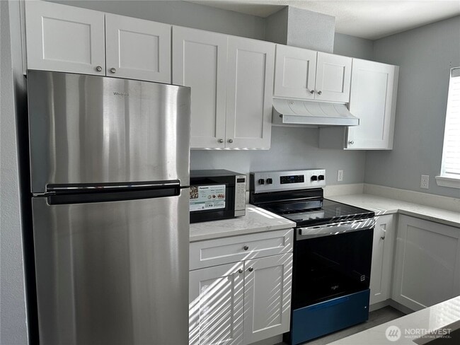 Building Photo - 33020 10th Ave SW