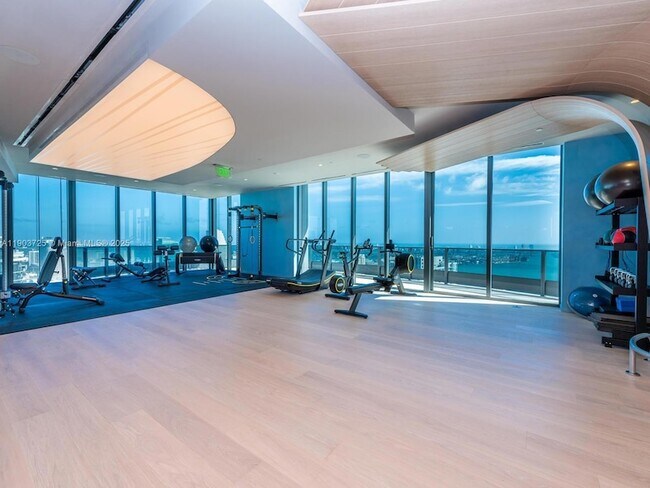 Building Photo - 1000 Brickell Plaza