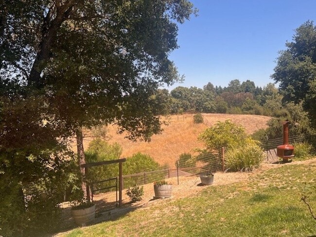 Building Photo - MAKE THIS YOUR HOME IN THE COUNTRY